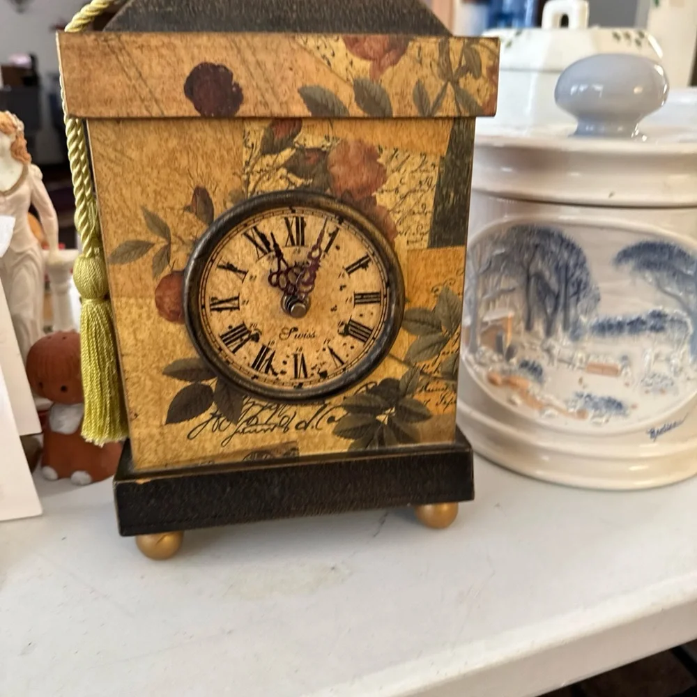 Vintage Style Floral Mantle Clock